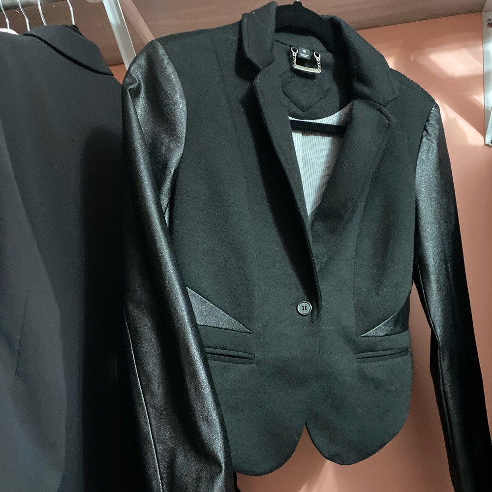Blazer - Picture 2 of 4